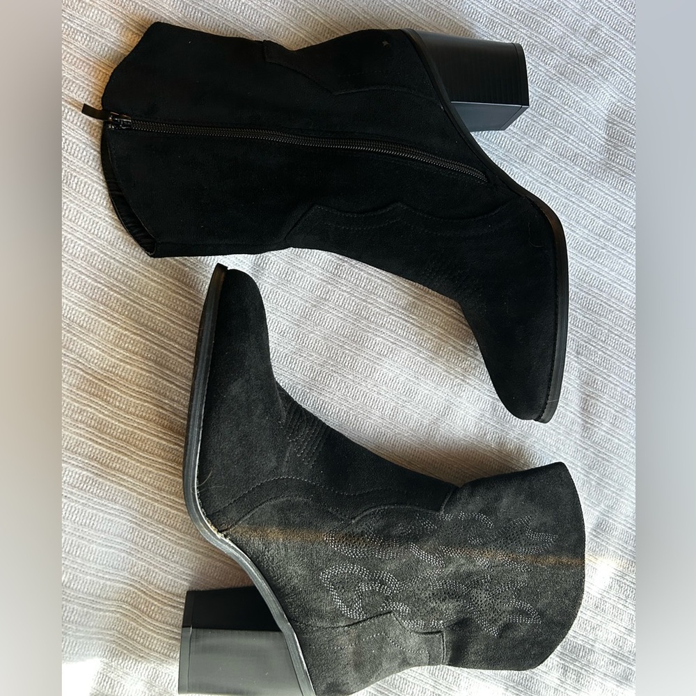 Chic Black Heeled Boots for Women
